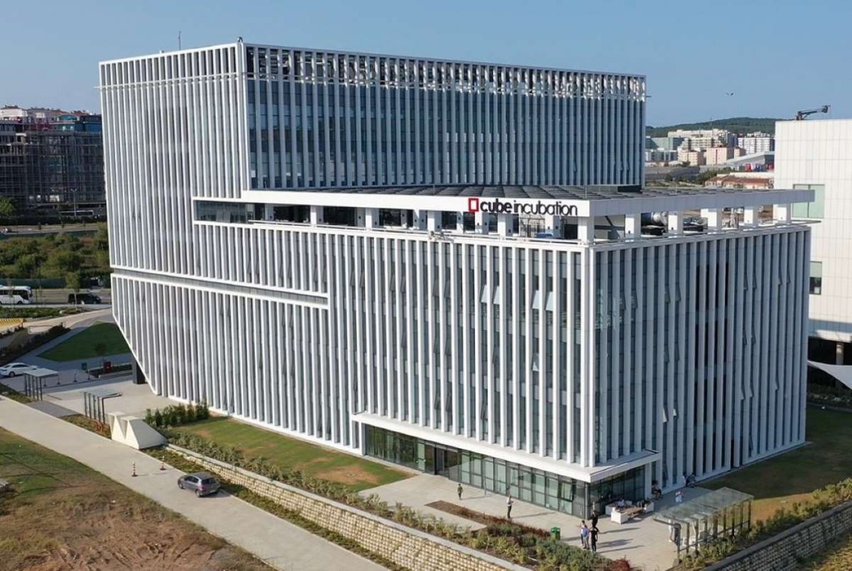 Bigg Cube İncubation