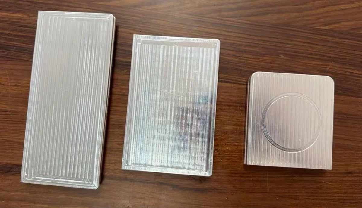 Galaxy Z Fold 8 Wide, Z Fold 8, Z Flip 8 prototip görseller