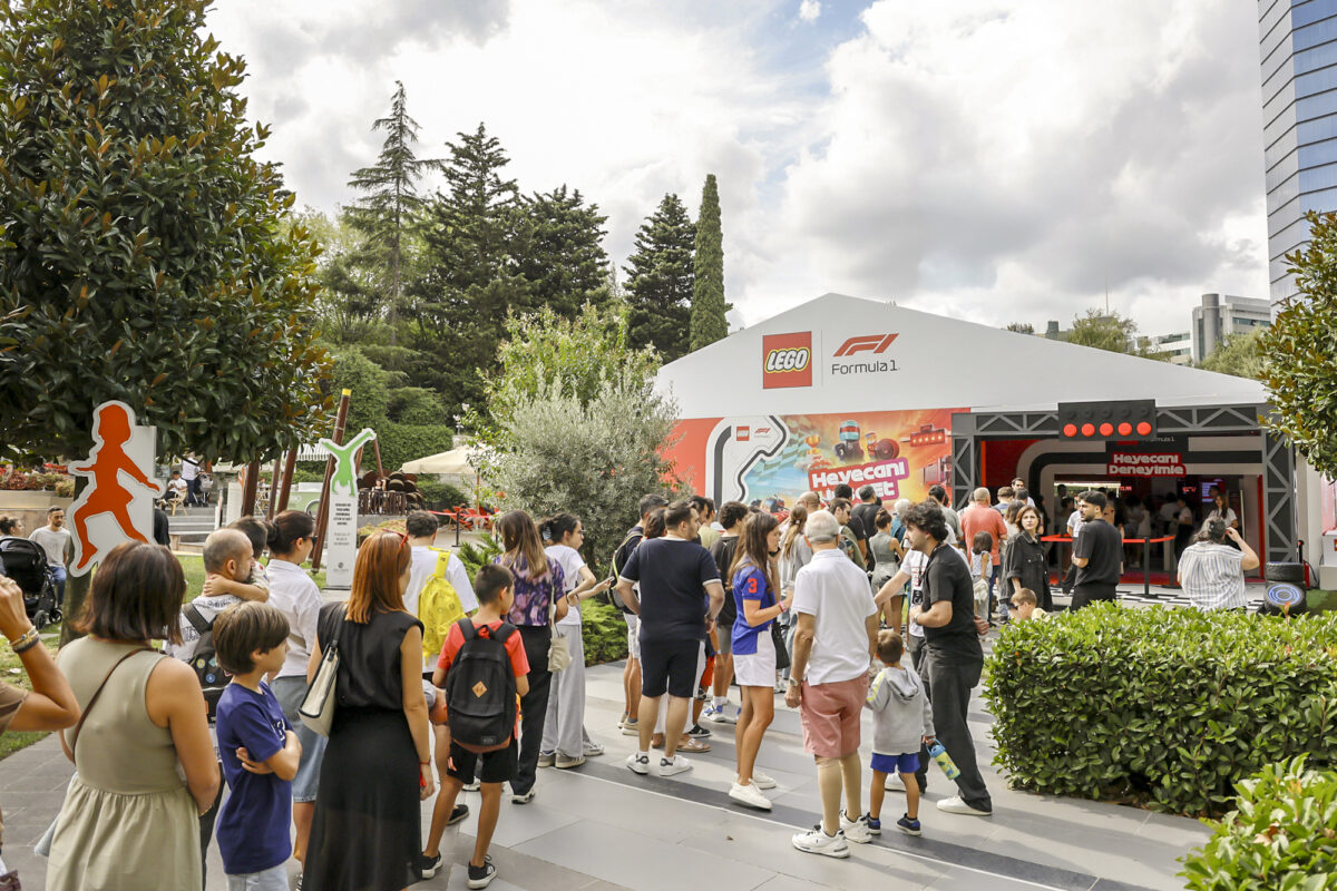 LEGO Türkiye ile Formula 1 yarış heyecanı Zorlu Center İstanbul'da