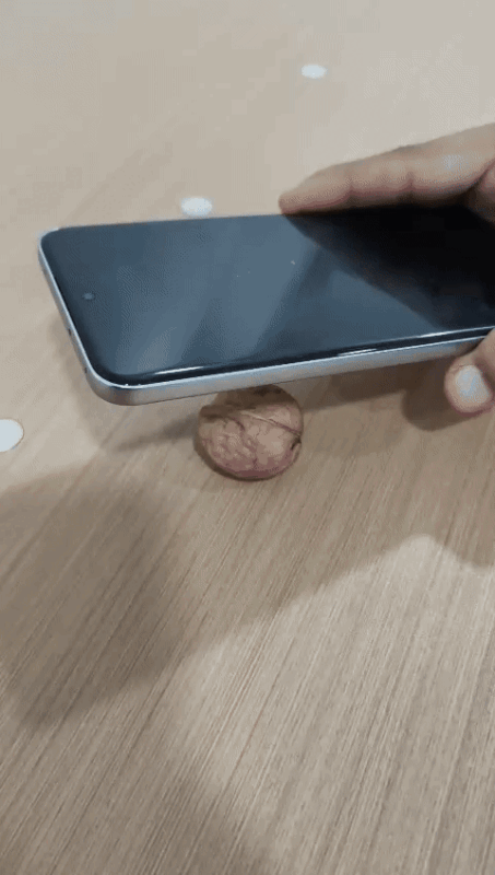 Oppo F29 Pro 5G ceviz kıracağı (!)