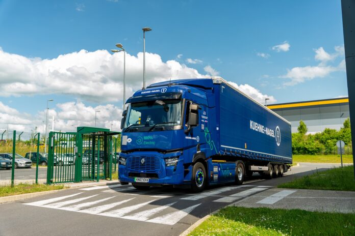 renault-trucks-mans-denizi-gecildi-4 Renault Trucks Manş Denizi