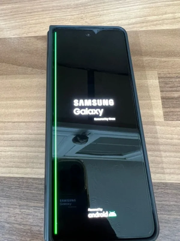 Galaxy Z Fold 4'te yaşanan ekran sorunundan bir kare